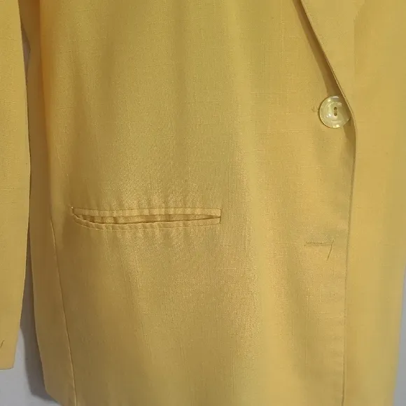 Alfred Dunner Yellow Blazer Pockets Button Unlined Lightweight Classy Hip Length
