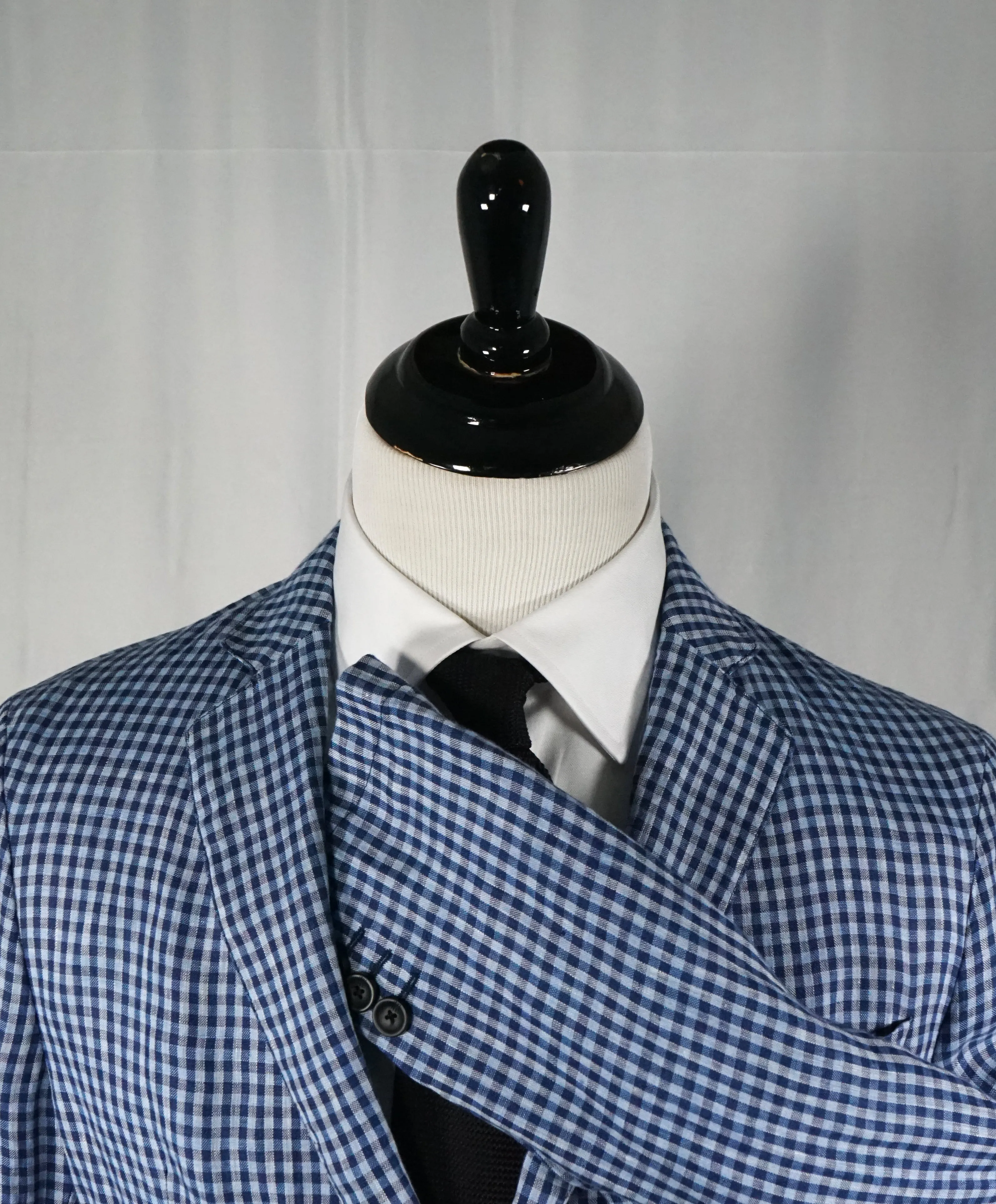 ARMANI COLLEZIONI - Blue & Navy Plaid Check Ultra Light Linen Blazer- 40R