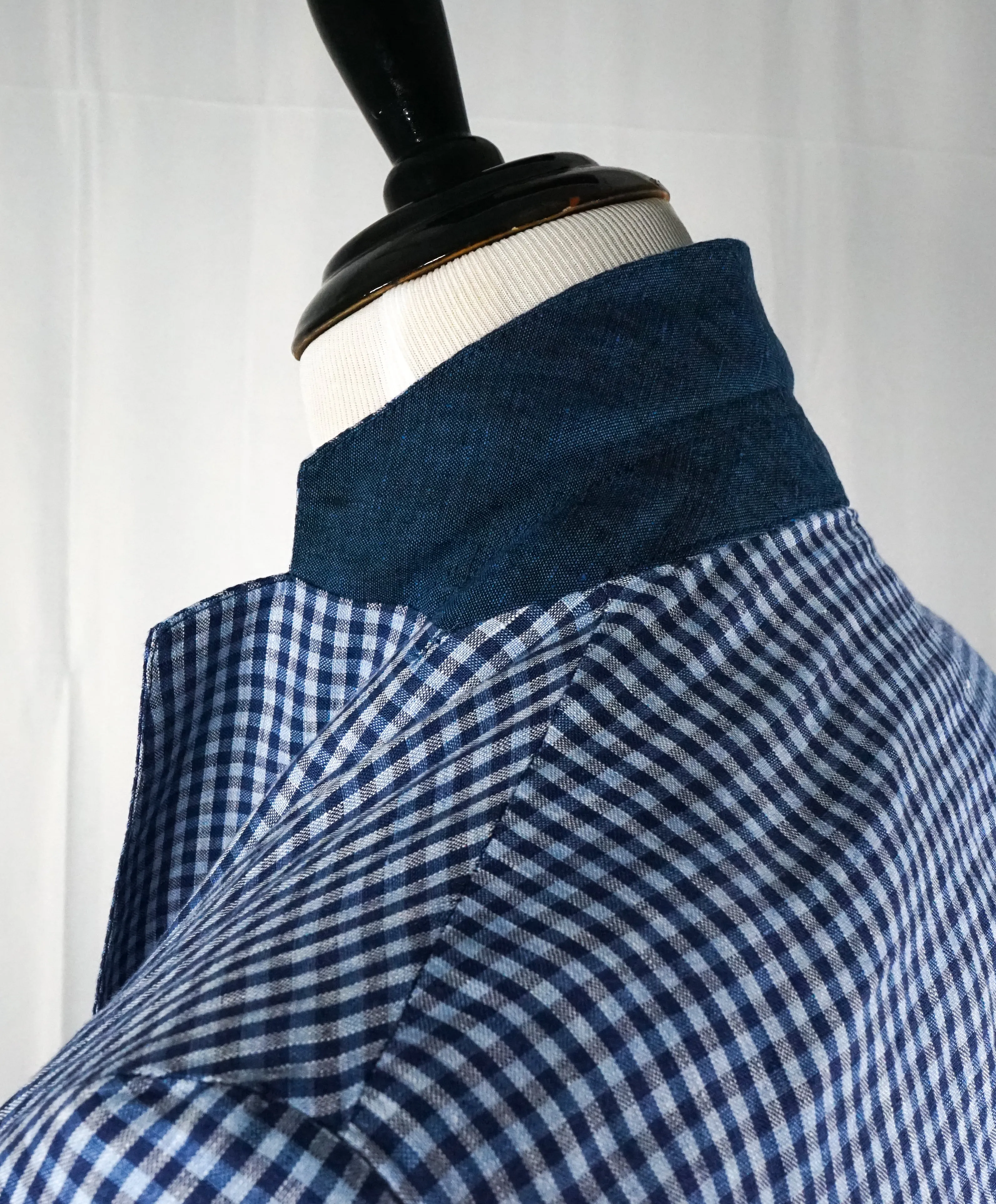 ARMANI COLLEZIONI - Blue & Navy Plaid Check Ultra Light Linen Blazer- 40R