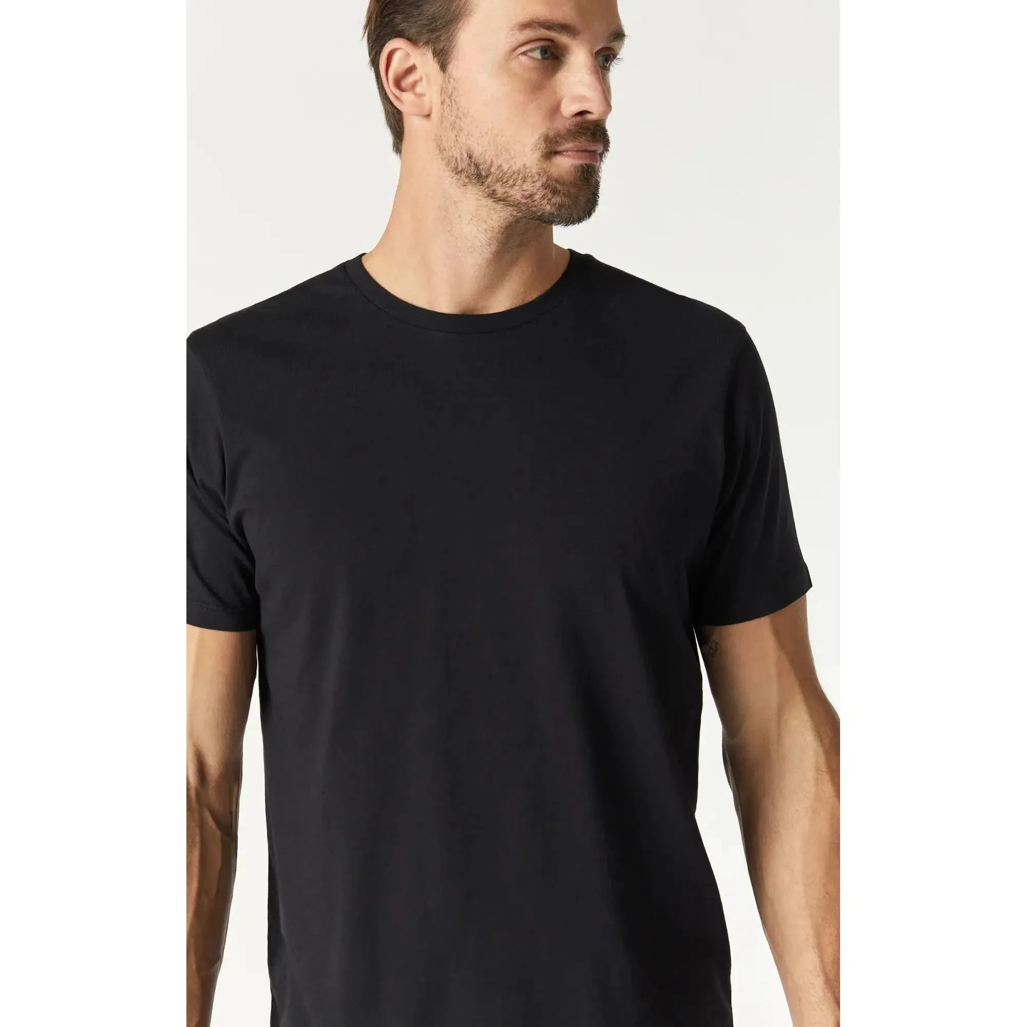 BASIC CREW NECK TEE