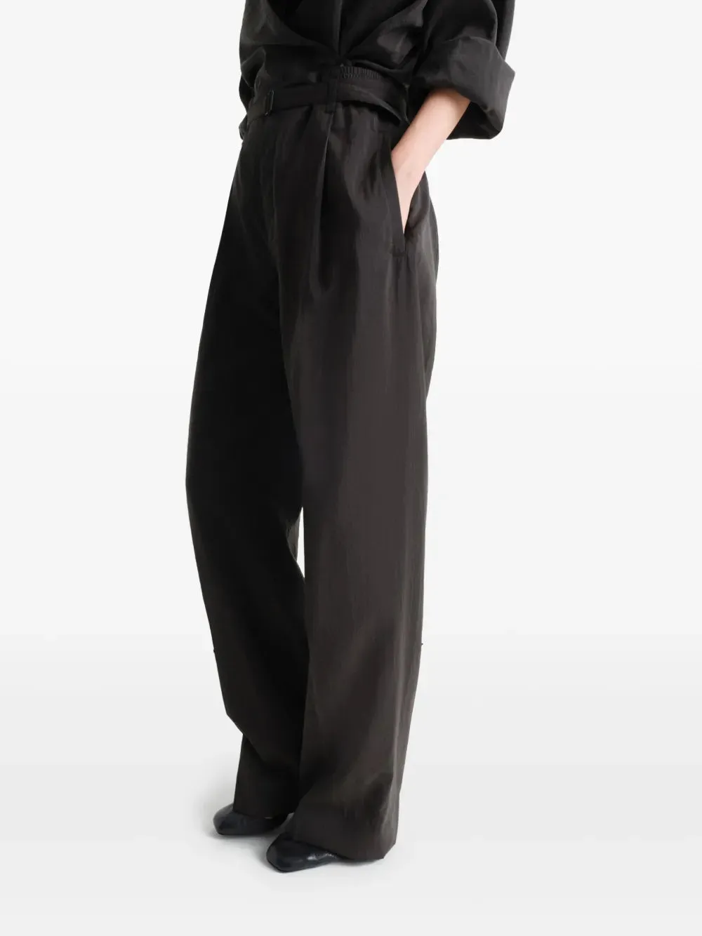 belted relaxed pants