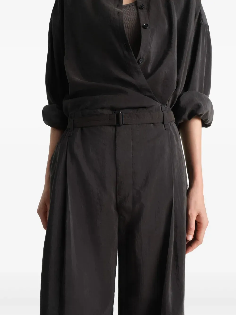 belted relaxed pants
