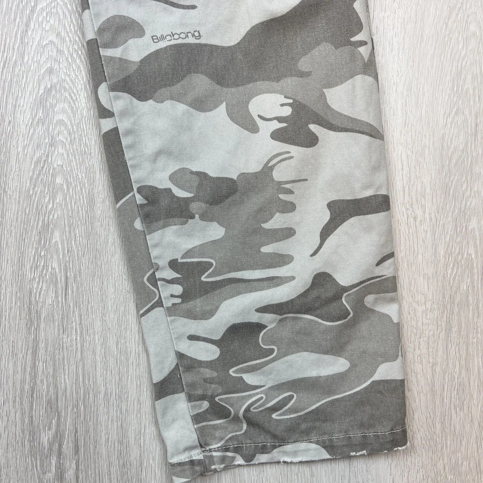 Billabong Mens Y2K Vintage Grey Camo Cargo Pants Size 32