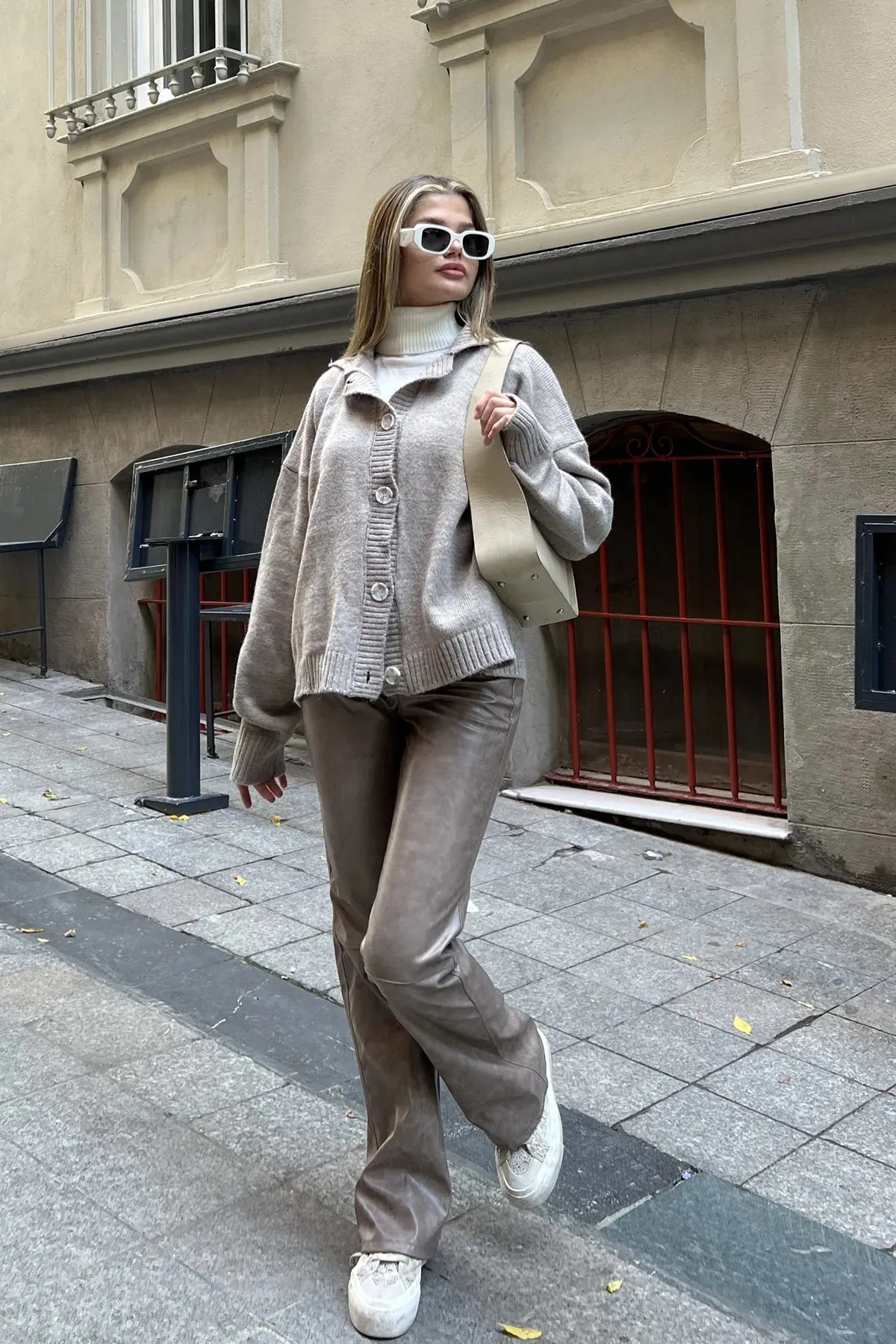 Buttoned Polo Collar Knit Cardigan