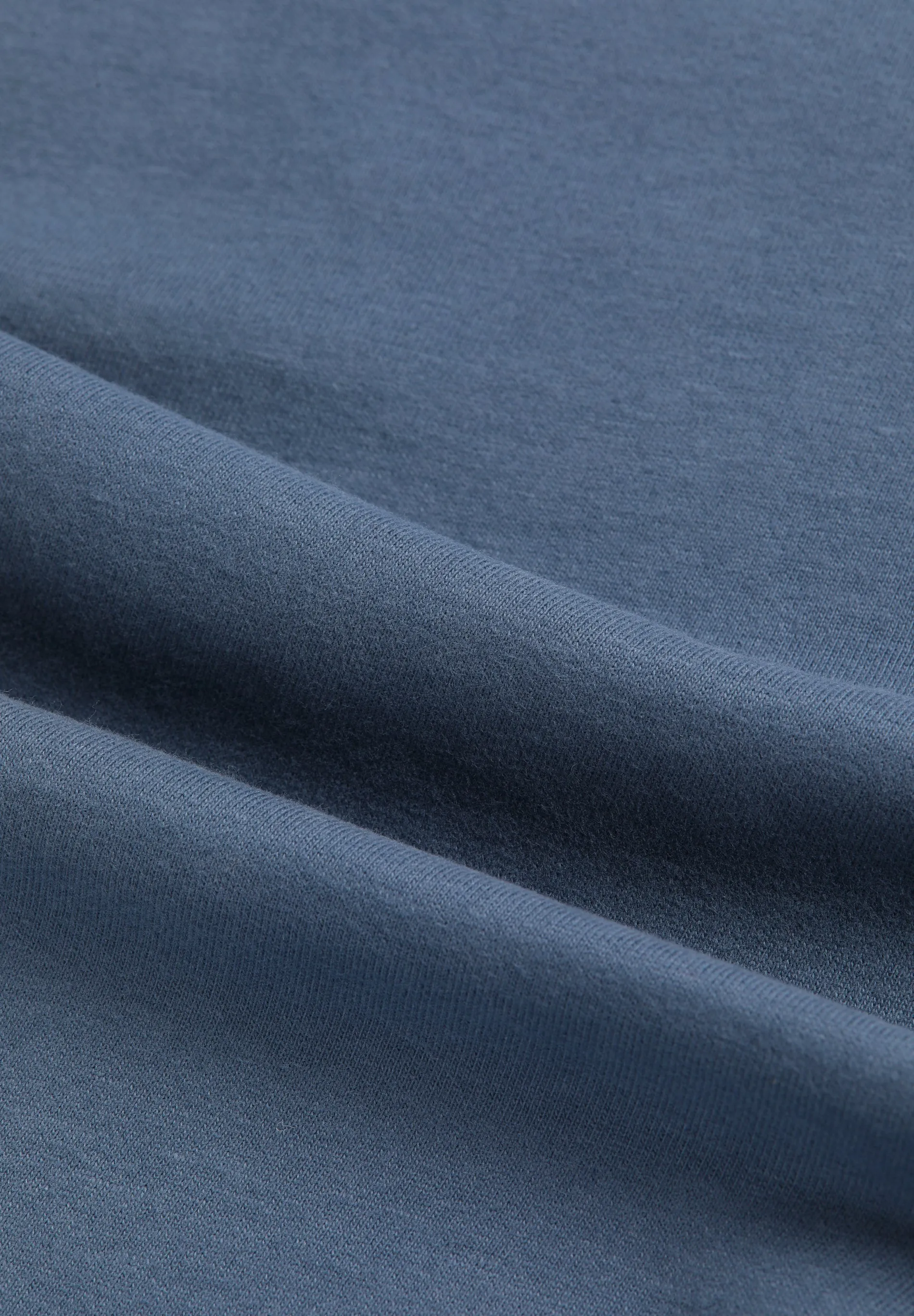 DEEPLY | T-SHIRT COM GRÁFICO ATRÁS