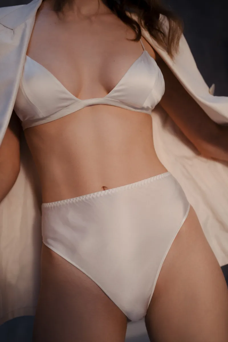 IVY IVORY: SOFT CUP TRIANGLE BRA TOP