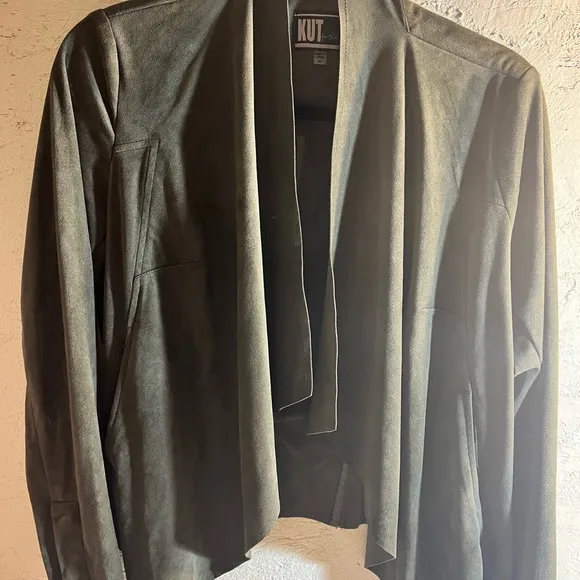 Kut from the Kloth Green Blazer with Open Front Design and Long Sleeves
