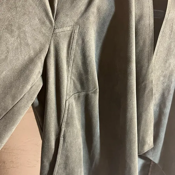 Kut from the Kloth Green Blazer with Open Front Design and Long Sleeves