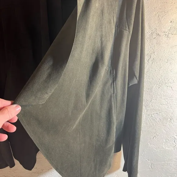 Kut from the Kloth Green Blazer with Open Front Design and Long Sleeves