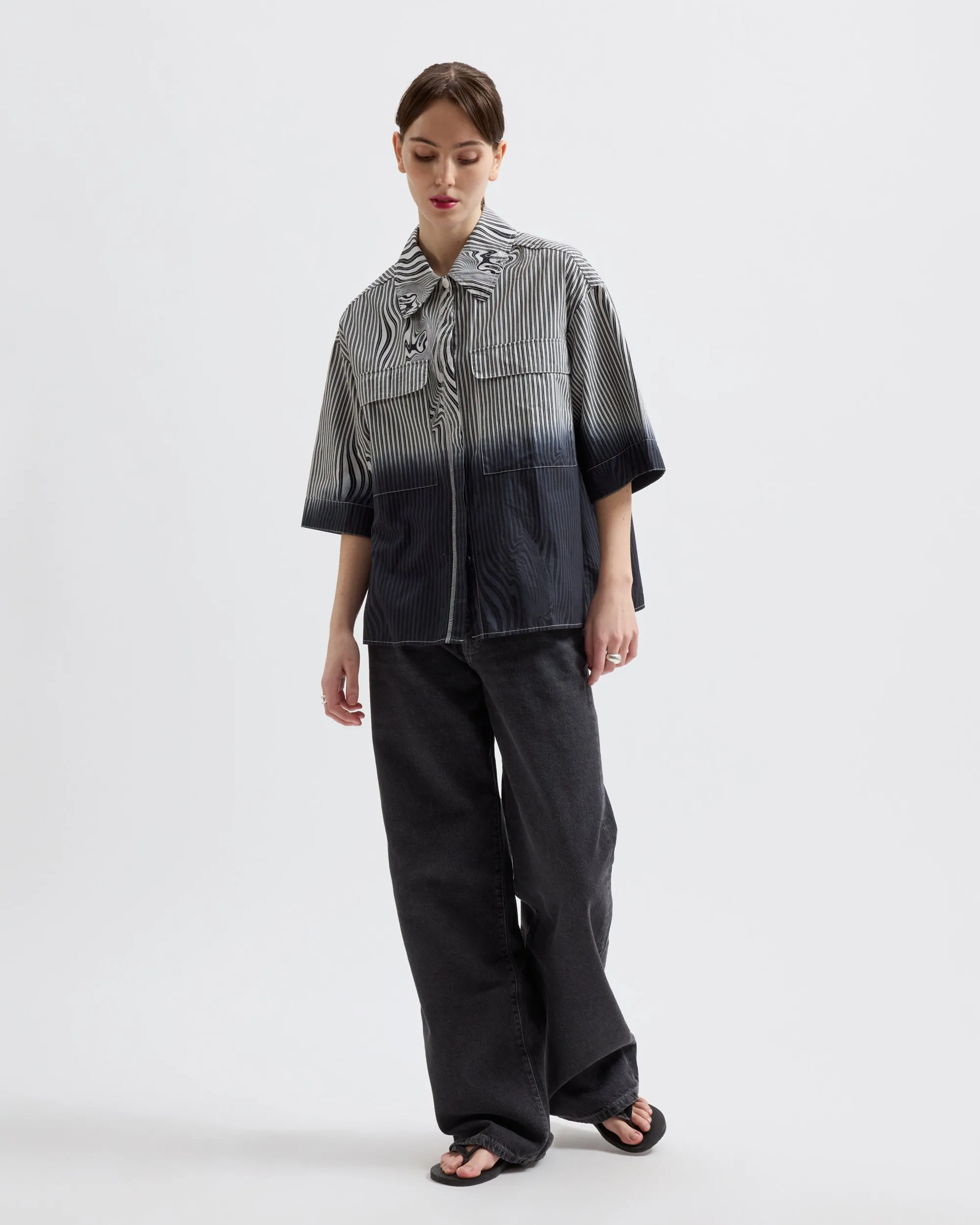 Lyra – Black Glitch Stripe