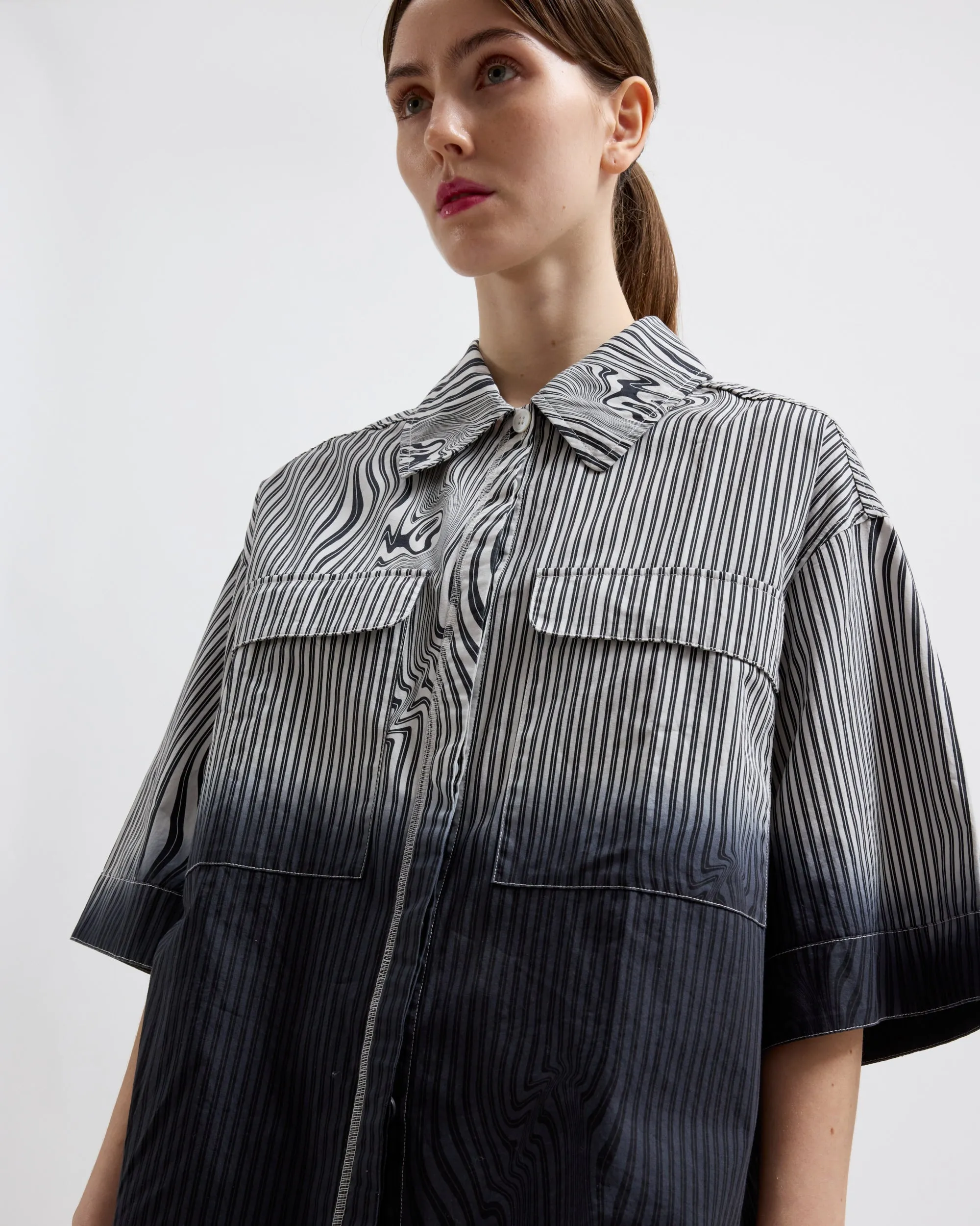 Lyra – Black Glitch Stripe