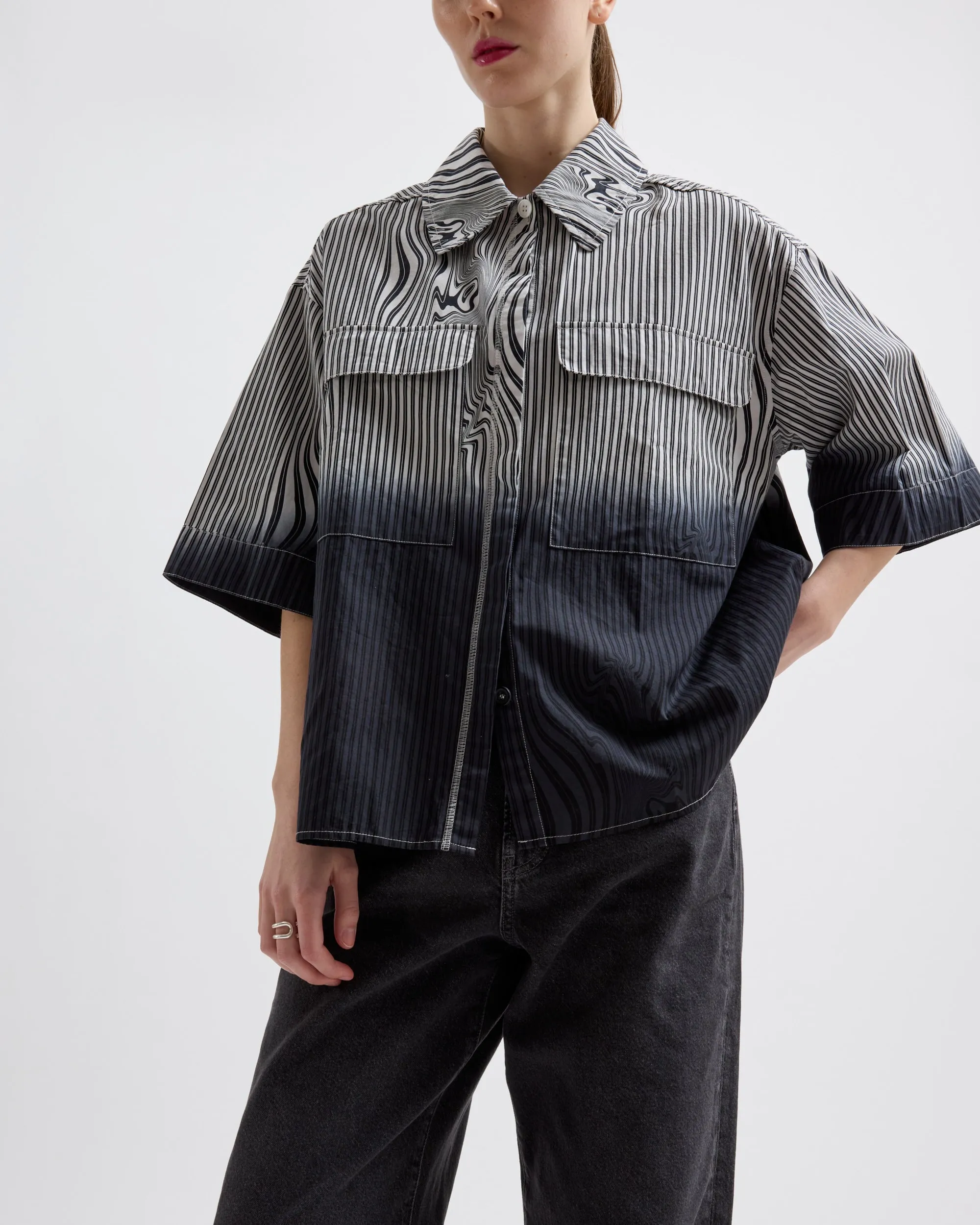 Lyra – Black Glitch Stripe