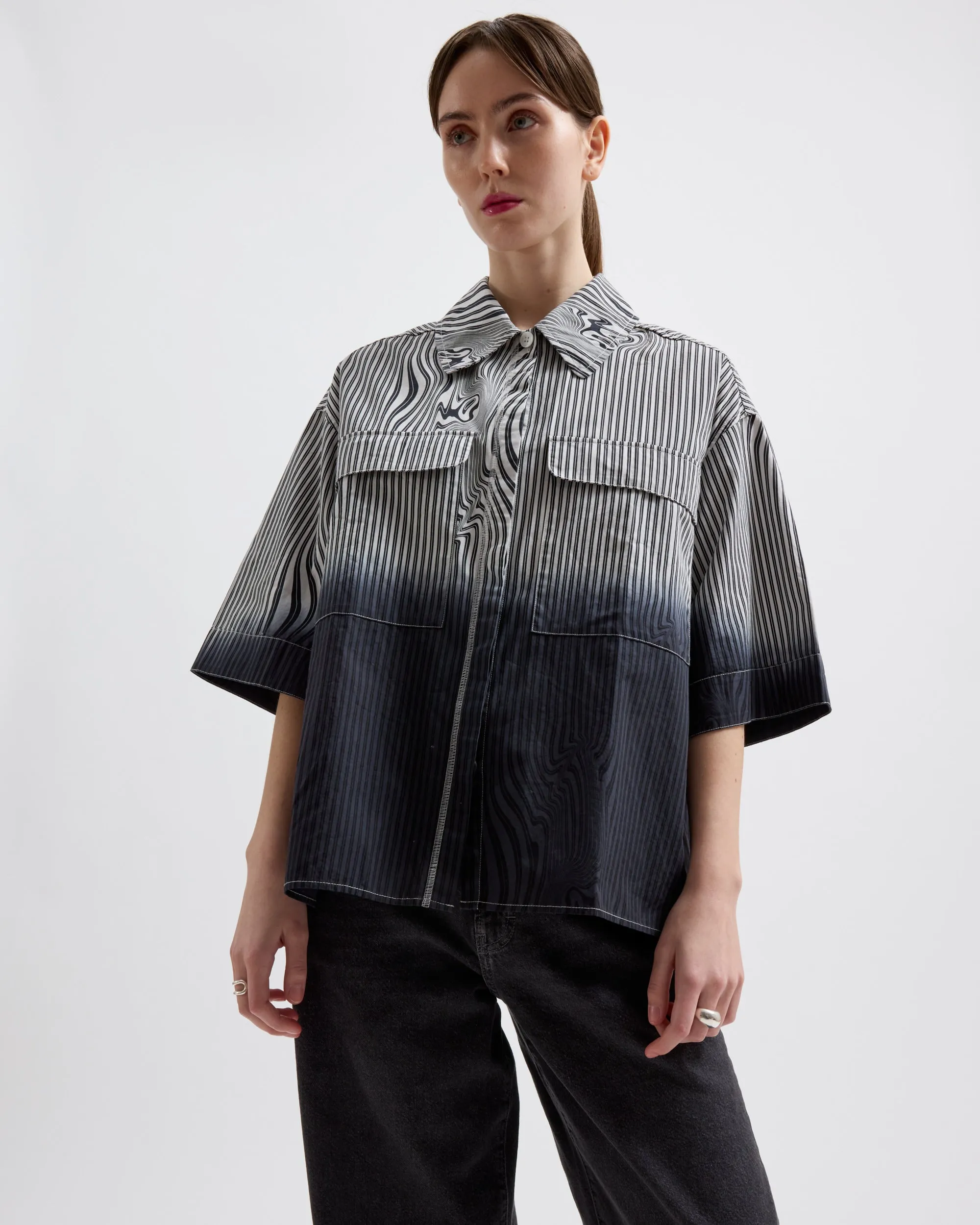 Lyra – Black Glitch Stripe