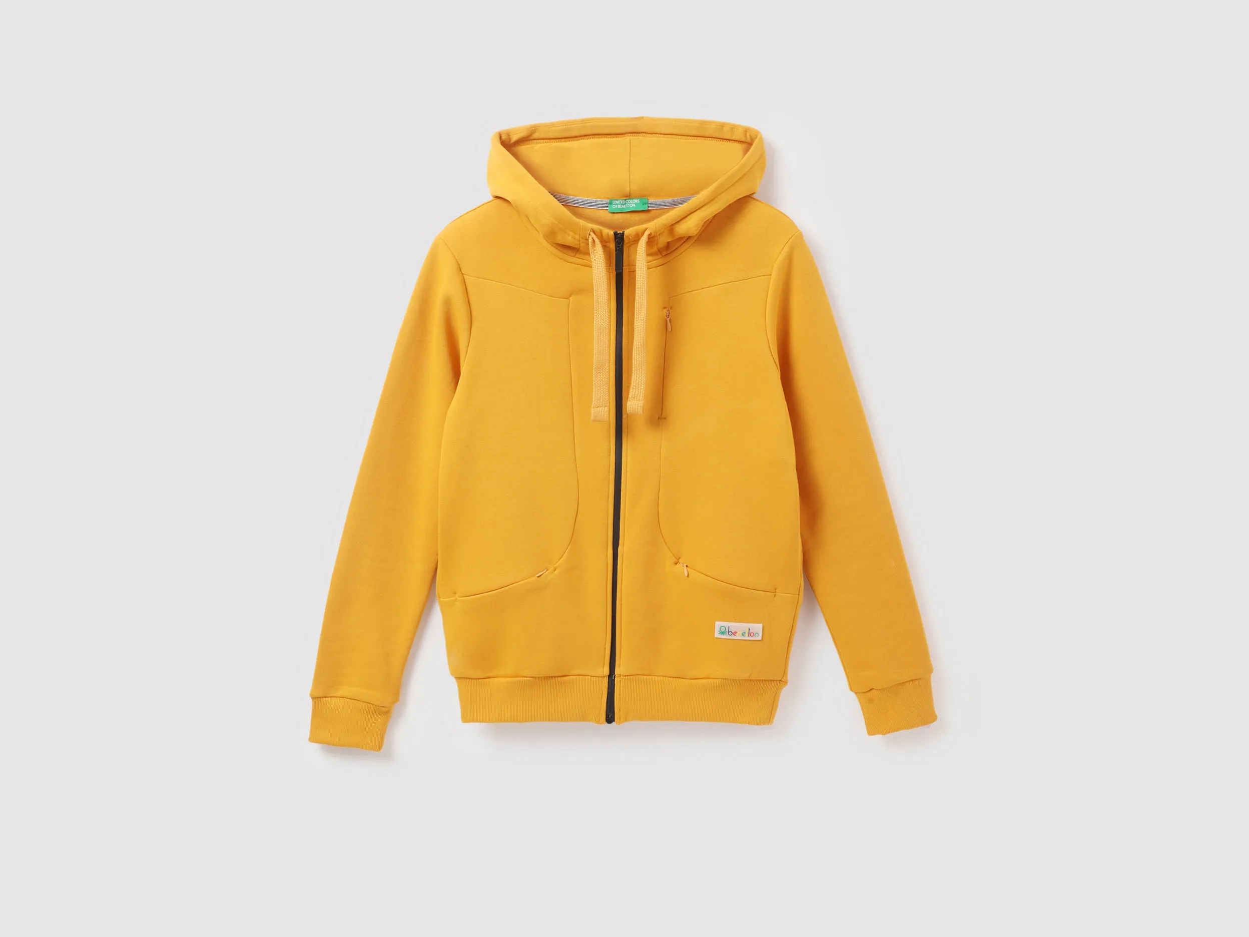 Men Solid Hooded Neck Sweatshirt