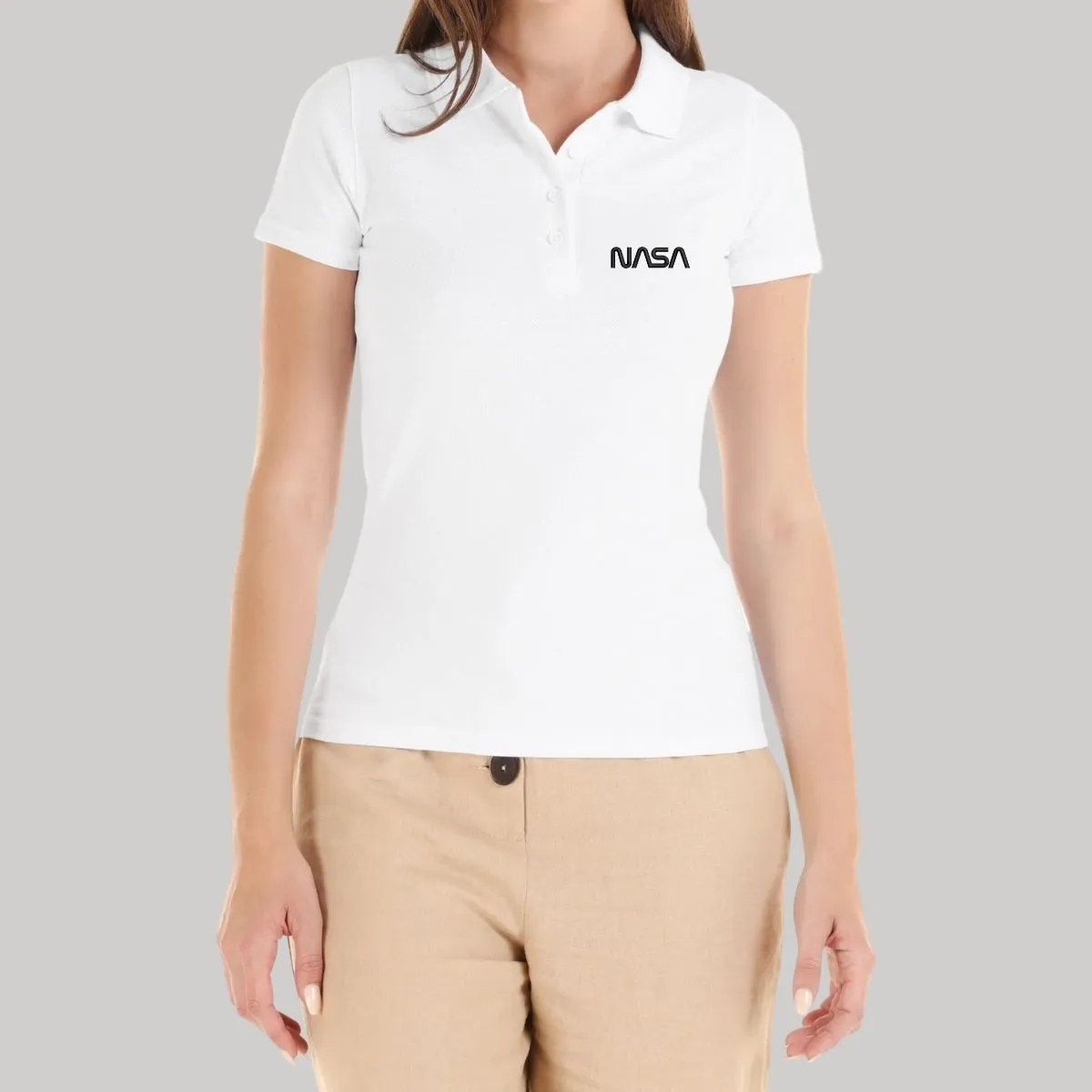 Playera Tipo Polo Piqué Mujer Nasa Worm Mono Bordado