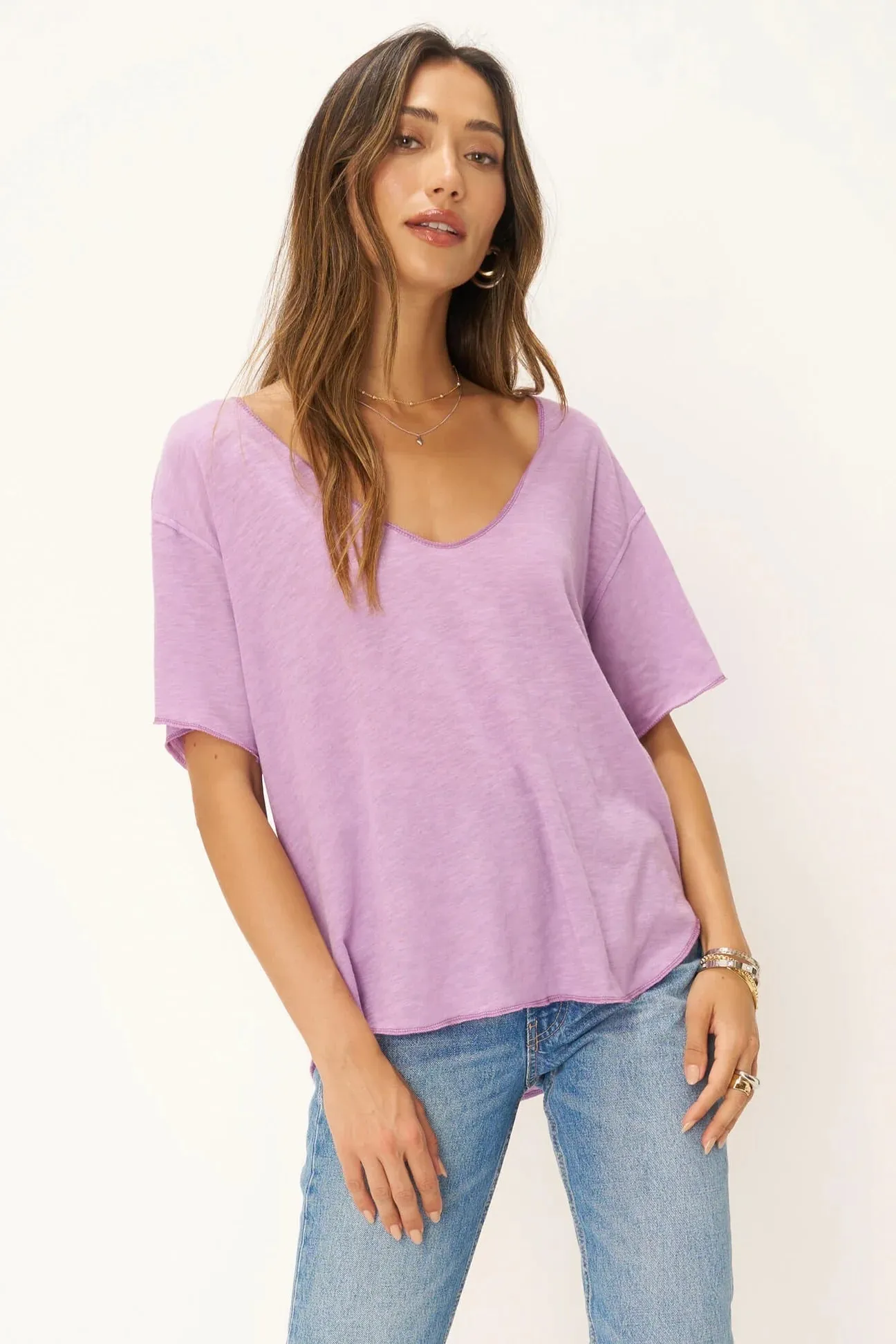 ROBBY SCOPP NECK TEE