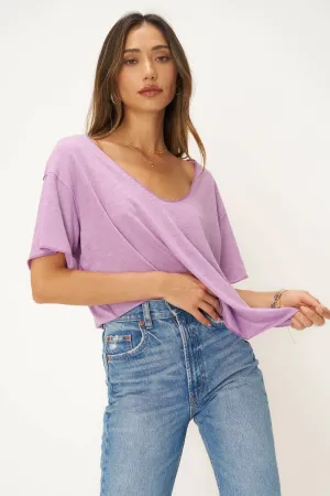 ROBBY SCOPP NECK TEE