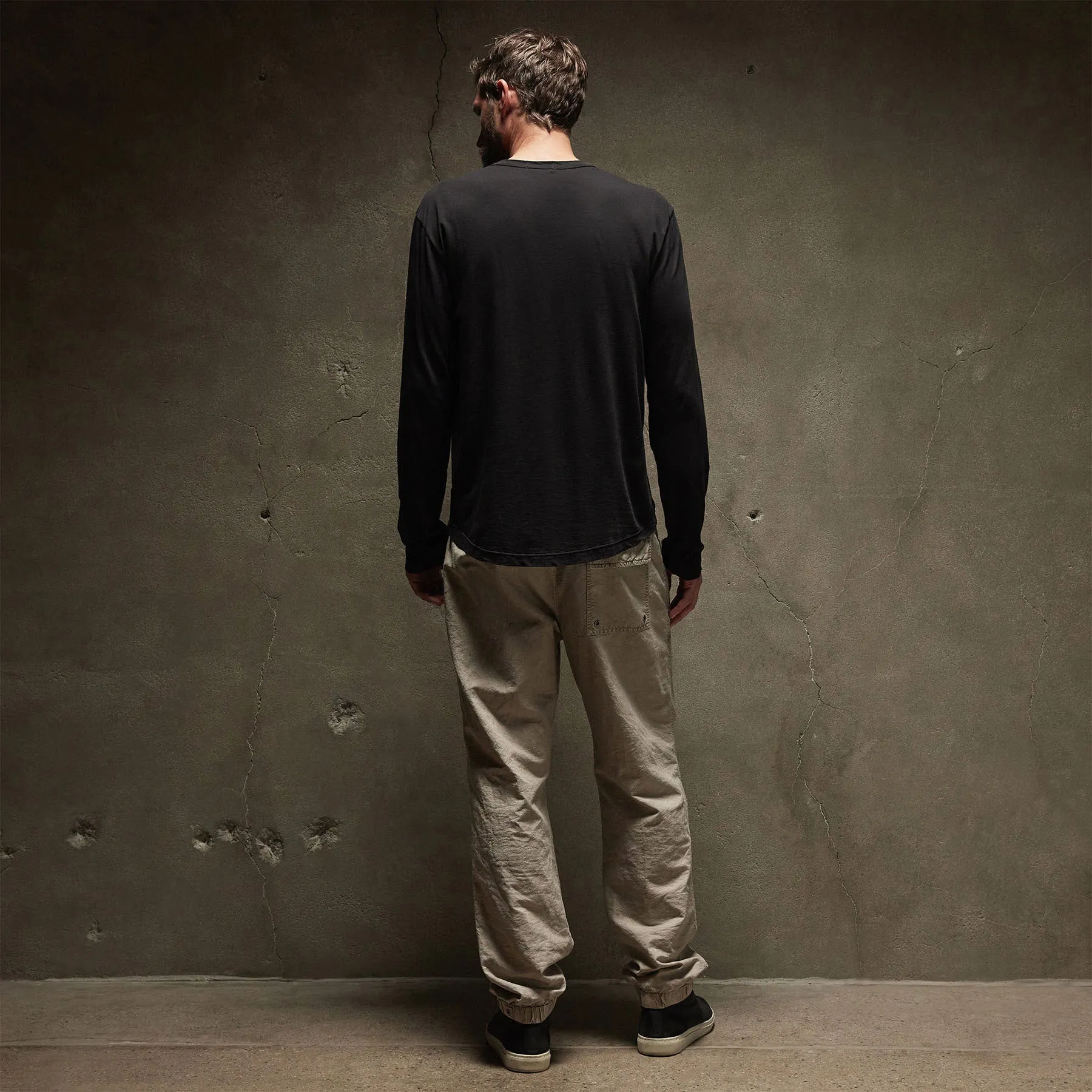 Shirttail Hem Crew - Black
