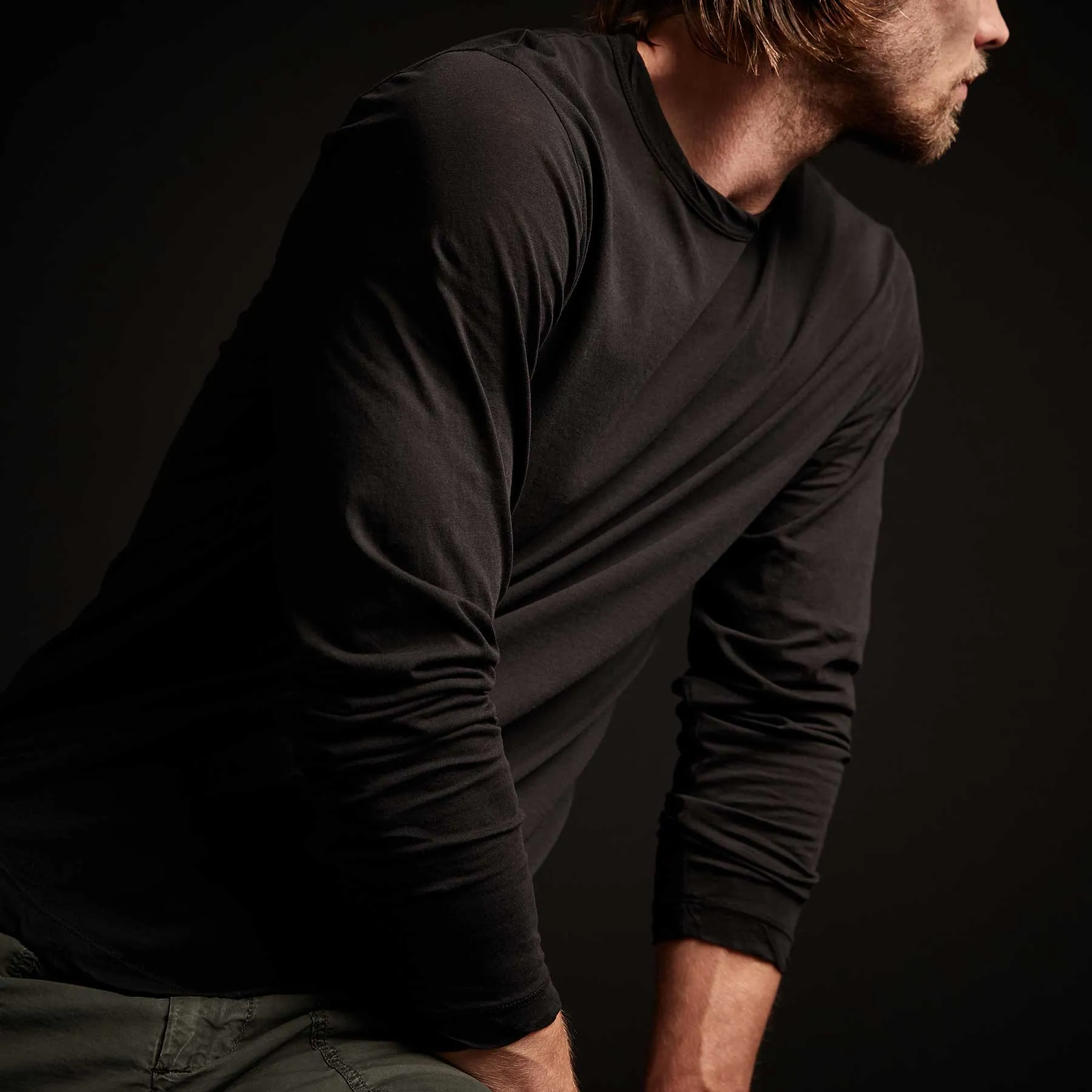 Shirttail Hem Crew - Black