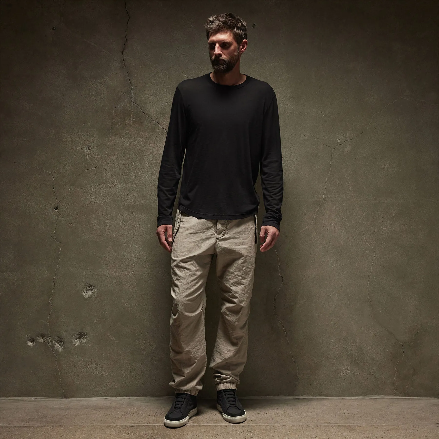 Shirttail Hem Crew - Black