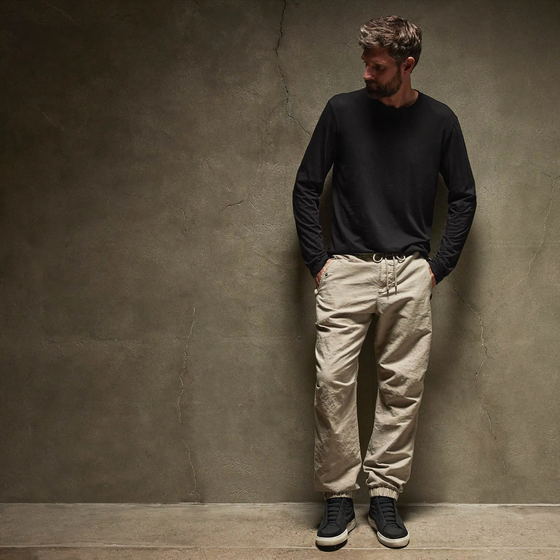 Shirttail Hem Crew - Black