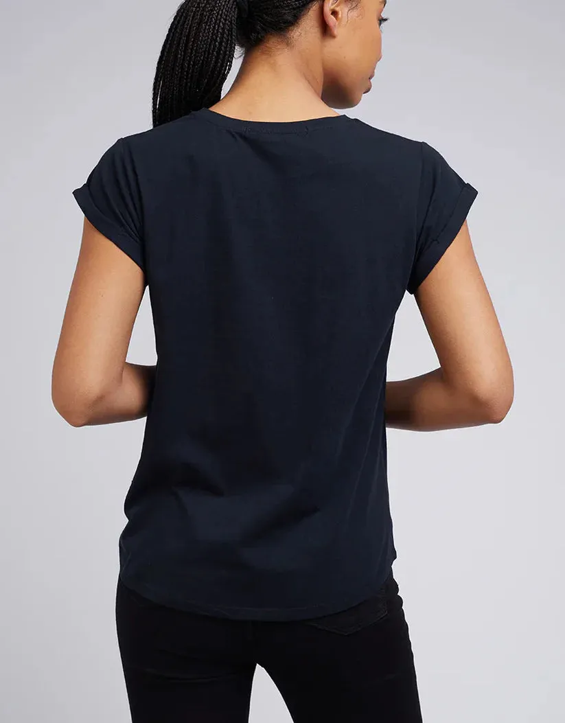 SILENT THEORY LUCY TURNBACK TEE BLACK