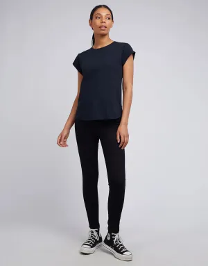 SILENT THEORY LUCY TURNBACK TEE BLACK