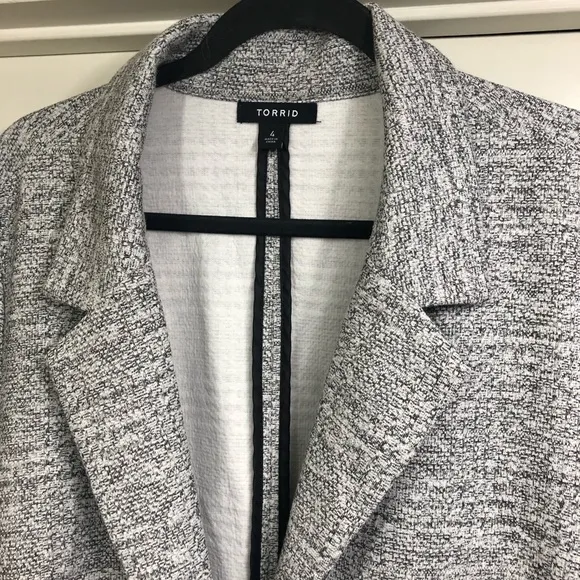 Torrid textured long length soft blazer.